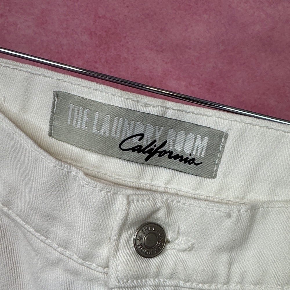 145. The Laundry Room California Distressed White Jeans Size 28 NWOT - Picture 2 of 6